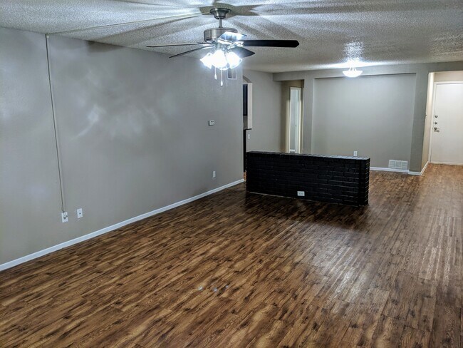 Building Photo - 1517 Summer Stone Dr