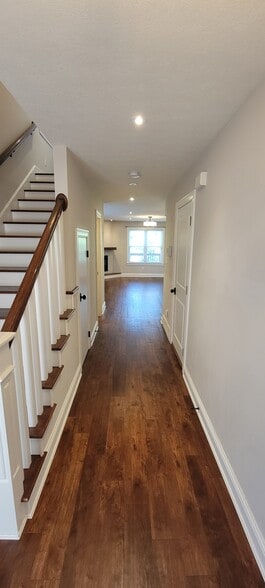 Building Photo - 26 Rujon Dr