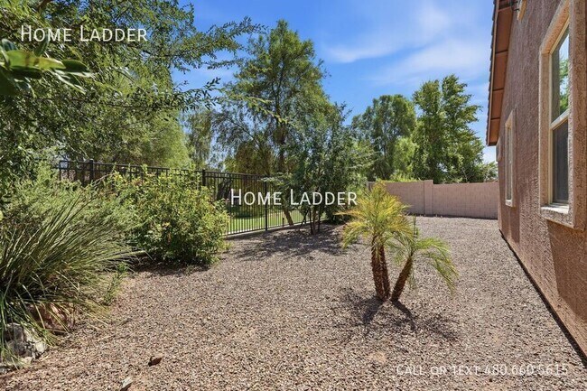 Building Photo - 3234 E Dogwood Pl
