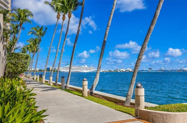 Building Photo - 540 Brickell Key Dr