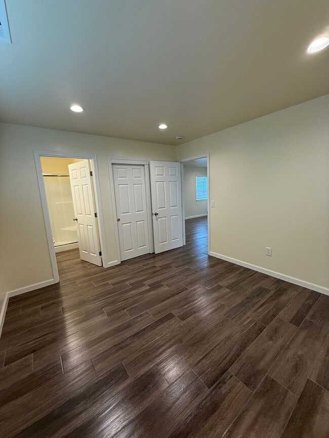 Building Photo - 1118 2nd St