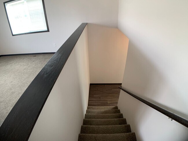 Building Photo - 3 Bed 3 Bath Single Family Home