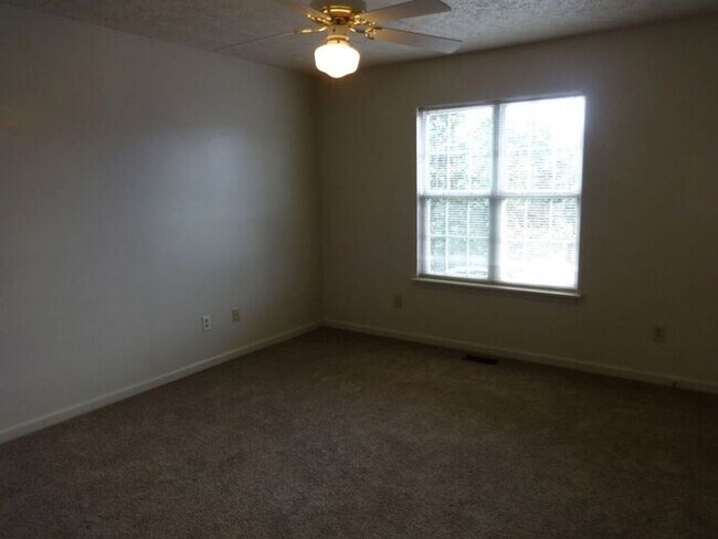 Building Photo - 935 Pedro Dr