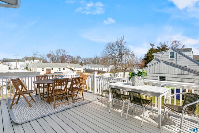 Building Photo - 12 Sandy Way