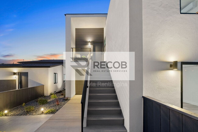 Building Photo - 1638 Elm Ave