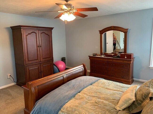 Building Photo - 4 Bedroom House in Christopher Farms