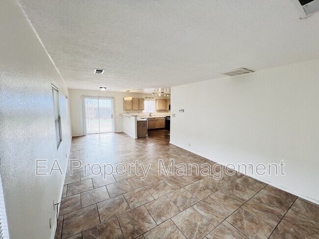 Building Photo - 7008 Angela Dr NE