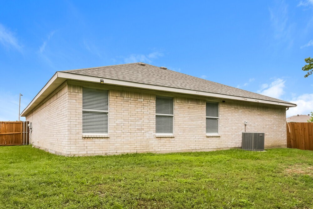 Building Photo - 736 W Colony Dr