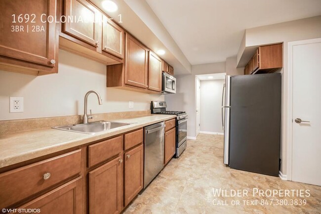 Building Photo - 1692 Colonial Ln