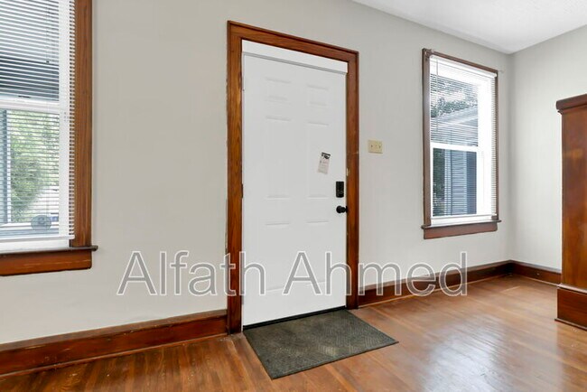 Building Photo - 294 Wyandotte Ave