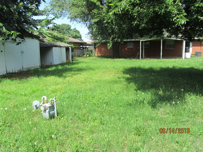 Building Photo - 4-bedroom in Midwest for Rent