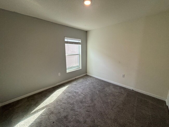 Building Photo - Spacious 4/2 In Gate Community W/ Amenities