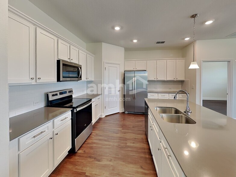 Building Photo - 14612 Cedar Ml Dr