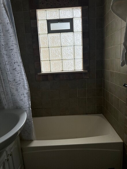 Building Photo - 604 Colvin Ave