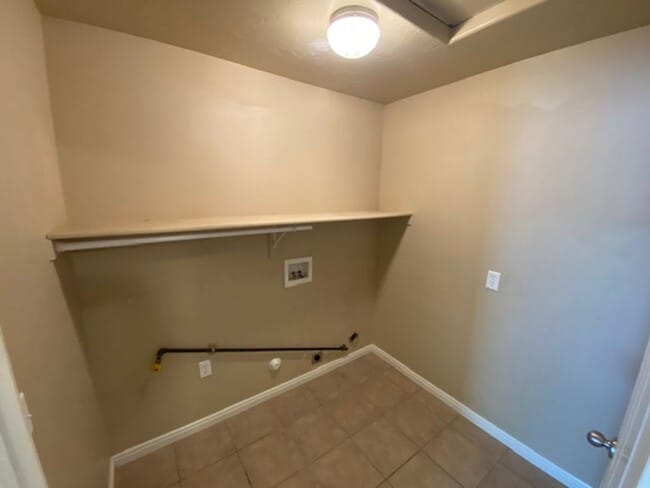 Building Photo - Move-in Bonus!! 3 bed -2.5 bath Twin Home