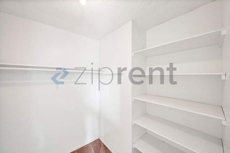 Building Photo - 2458 Normandie Ave