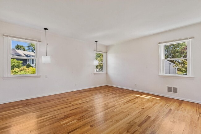 Building Photo - 15 Bonnie Meadow Rd
