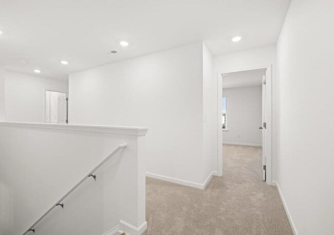 Building Photo - 102 Smithwood Dr