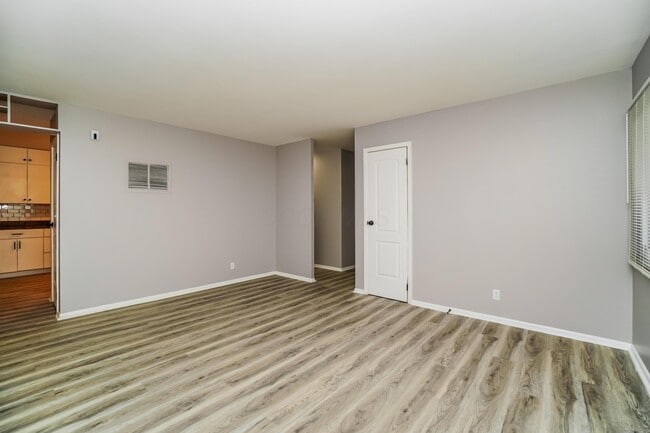 Building Photo - 608 Palace Ln