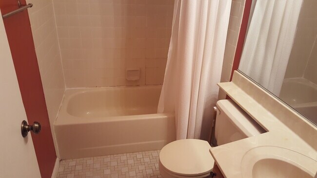 Building Photo - 105 Olympic Ct