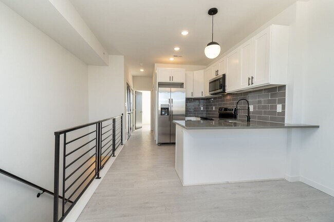 Building Photo - 5617 Sansom St