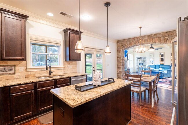 Building Photo - 203 Davis Mill Road