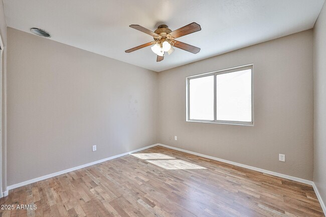 Building Photo - 13337 W Cottonwood St