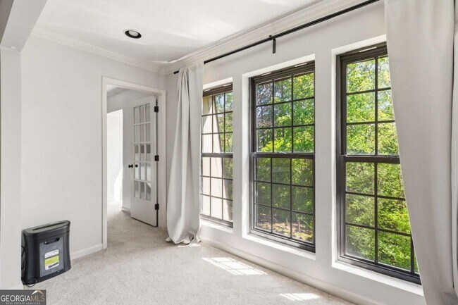 Building Photo - 24307 Plantation Dr NE