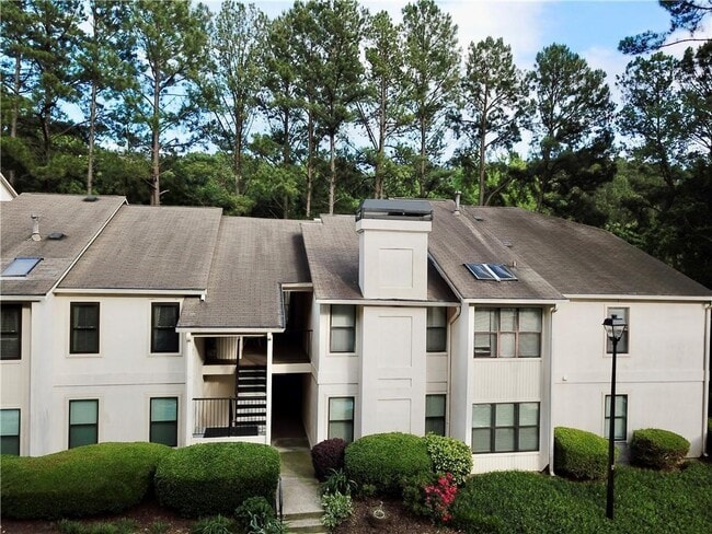 Building Photo - 1605 Huntingdon Chase