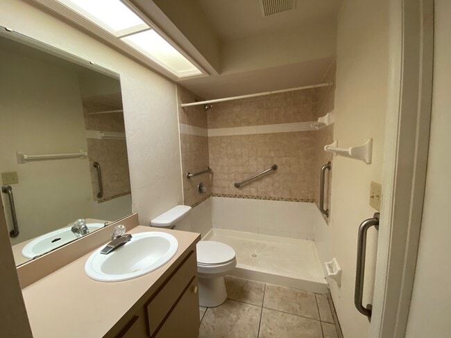 Building Photo - 386 Acorn Ln