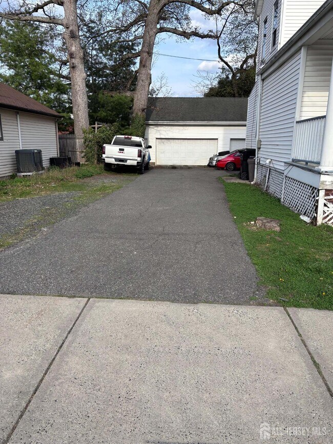 Building Photo - 211 S 11th Ave