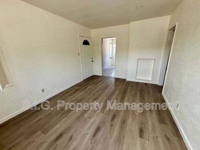 Building Photo - 3819 1/2 Verdugo Rd