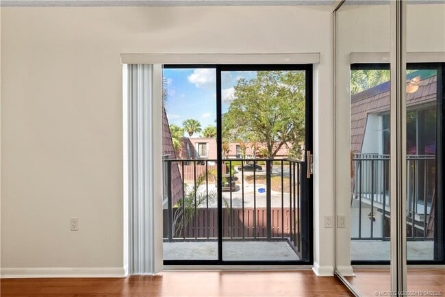 Building Photo - 2930 SW Sunset Trace Cir