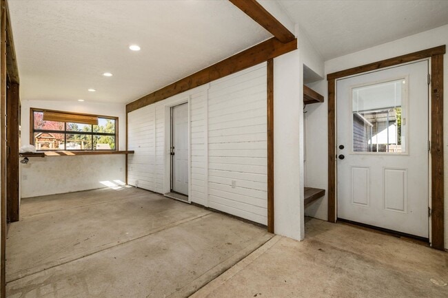 Building Photo - Charming Country Home on 1 Acre – 2 Bed, 1...