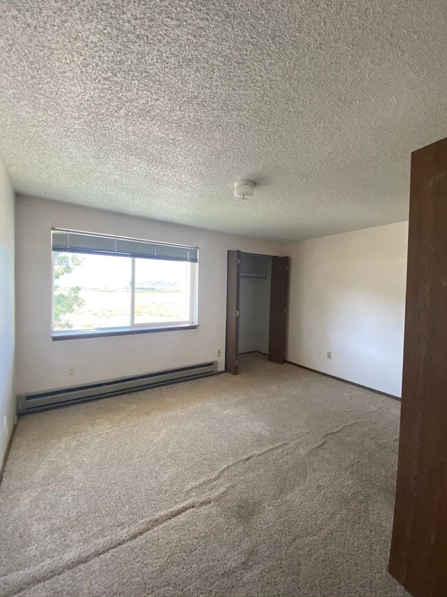 Building Photo - City of Gunnison Spacious 2 bedroom/2.5 bath!