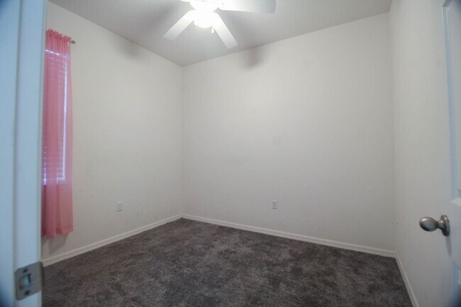 Building Photo - 224 Highland Meadows Ave