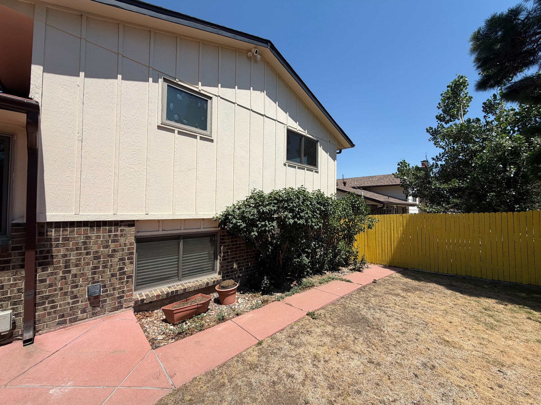 Building Photo - 10194 W Maryland Dr