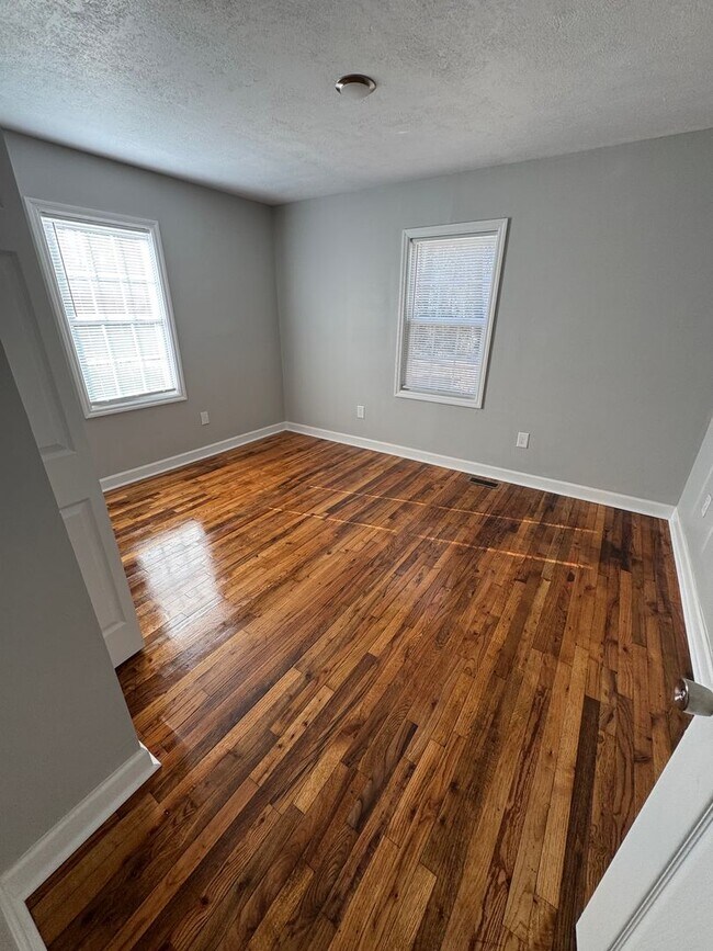 Building Photo - Completely renovated 2 bedroom  cabin