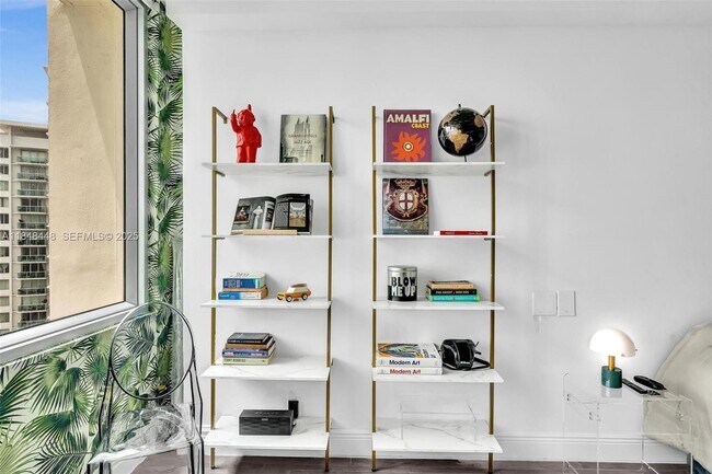 Building Photo - 1100 West Ave