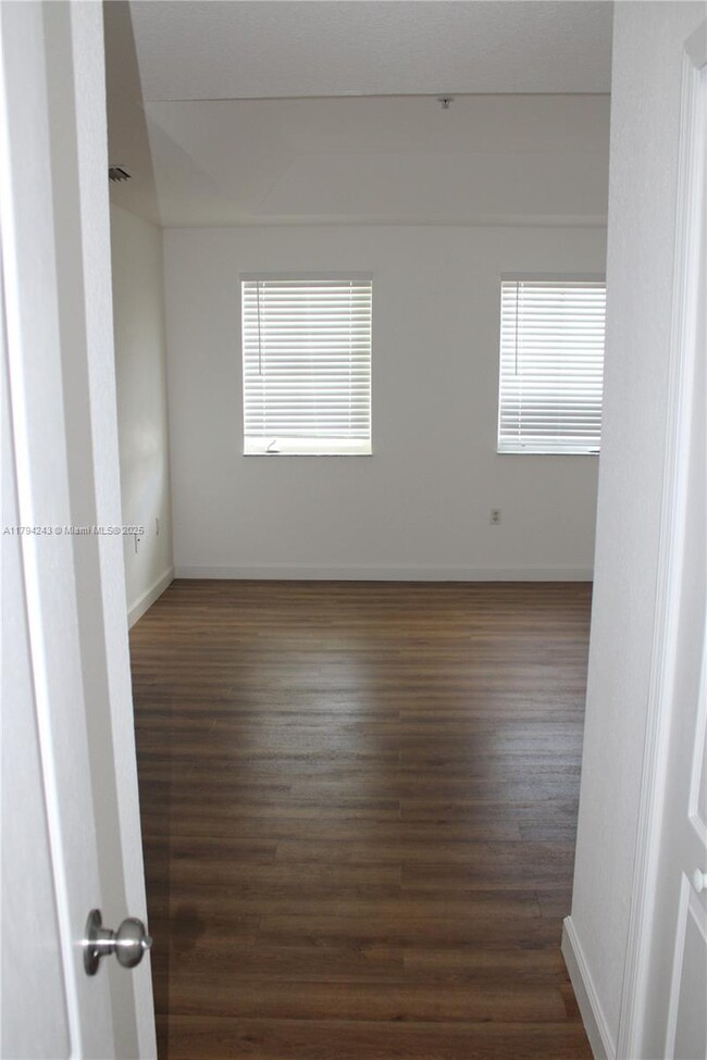 Building Photo - 4435 SW 160th Ave
