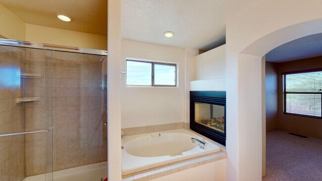 Building Photo - 3 bedroom 2.5 bathroom southwest Albuquerque