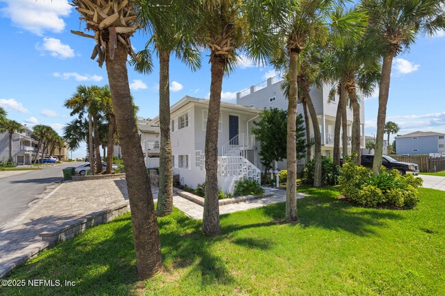 Building Photo - 2103 1st St S