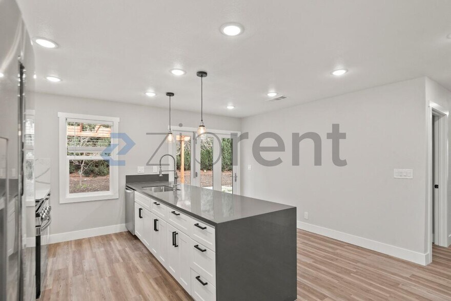 Building Photo - 42740 Jefferson St