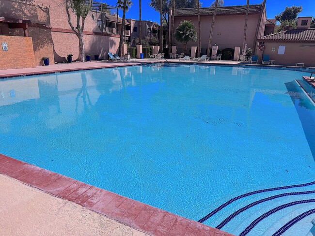 Building Photo - 3031 N Civic Center Plaza