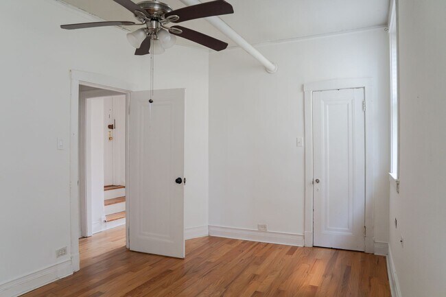 Building Photo - Albany Park - 1 Bed / 1 Bath, English Gard...