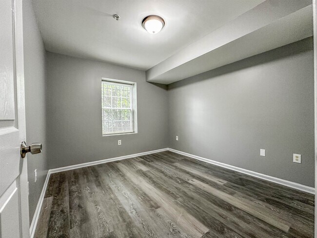 Building Photo - 280 Jelliff Ave