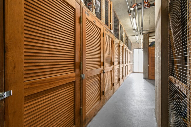 Building Photo - 5200 N Flagler Dr