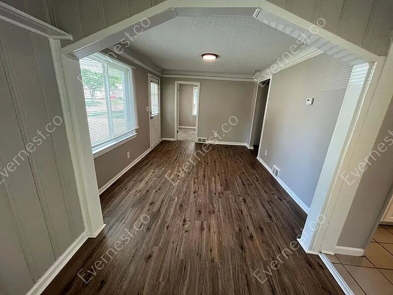 Building Photo - 23115 Powell Ave