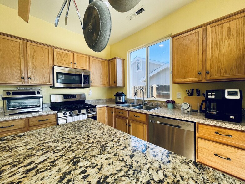 Building Photo - 2393 Sapphire Ridge Way