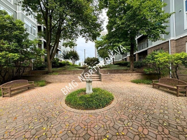 Building Photo - 5565 Seminary Rd